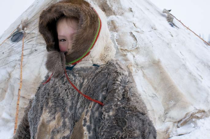 Tashka Yudukhdi, 6 ans, petite fille Nenets. Péninsule de Yamal. Mars 2008.