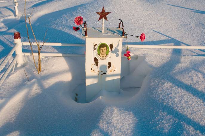 Cimetière de Yar Salé. Péninsule de Yamal. Mars 2008.