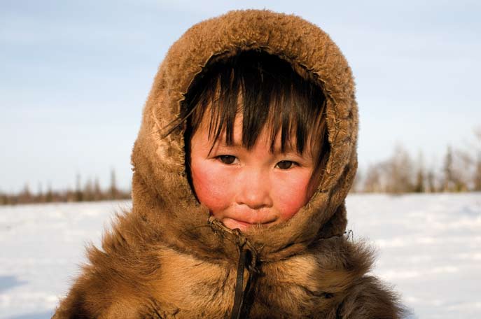 Valka, 3 ans, enfant Nenets. Péninsule de Yamal. Mars 2008.
