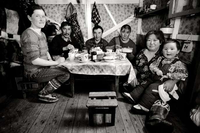 La famille Antonov dans son balok. Péninsule de Taïmyr. Mai 2008.